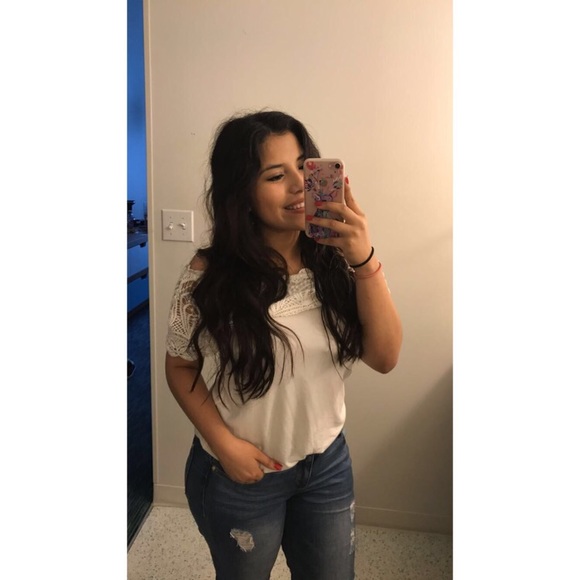 Meet your Posher, Itzel - Picture 1 of 1